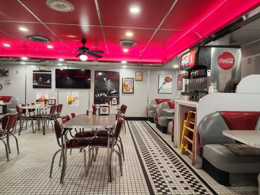 Tito's Diner by null