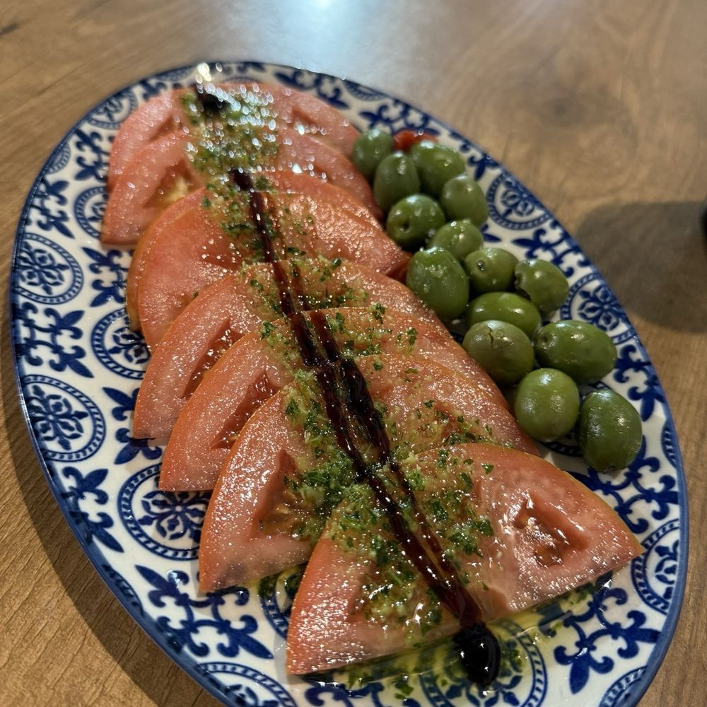 El Ladrillo II - Tomato Salad - Tapas/Small Plates Near Me - Granada, GR El Ladrillo II - Tomato Salad - Tapas/Small Plates Near Me - Granada, GR