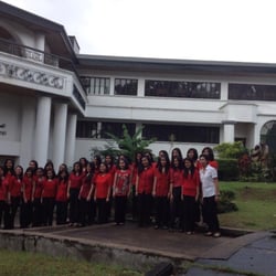 St. Paul College - The MAC Choir of 2012 in front of the retreat house