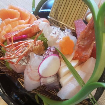 Michi Sushi - Sashimi Deluxe - Japanese Near Me - North York, Ontario