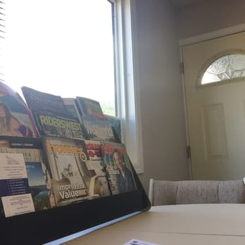 Monashee Motel - Information desk - Hotels Near Me - Sicamous, British Columbia