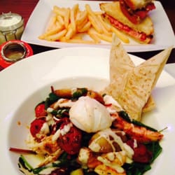 Kobe - Chicken and chorizo salad, bacon toastie with chips