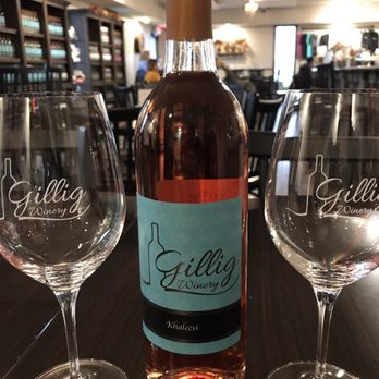 Gillig Winery - two wine glasses and a bottle of wine - Wineries Near Me - Findlay, Ohio