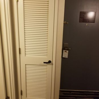 DoubleTree by Hilton Hotel Milwaukee - Brookfield - Closet - Hotels Near Me - Brookfield, Wisconsin