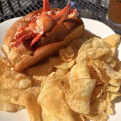 Brother Fleckers Bar+Restaurant - Lobster roll w butter