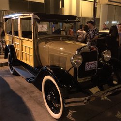 Downtown Burbank Car Classic - Woody