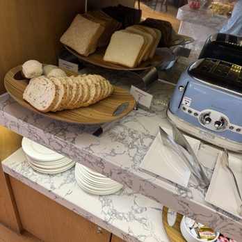 香港萬麗海景酒店 - Club lounge breakfast - Hotels Near Me - Hong Kong, HK 香港萬麗海景酒店 - Club lounge breakfast - Hotels Near Me - Hong Kong, HK