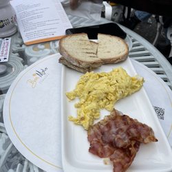 Il Molo - Scrambled eggs and bacon