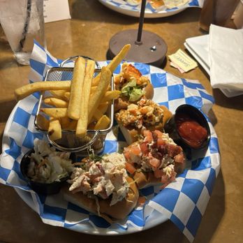 Tom's Oyster Bar - Lobster flight - Pubs Near Me - Royal Oak, Michigan Tom's Oyster Bar - Lobster flight - Pubs Near Me - Royal Oak, Michigan