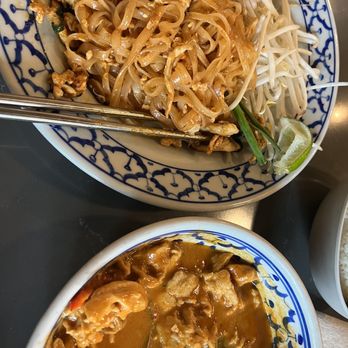 Pineapple Thai - Pad Thai and penang curry - Thai Near Me - Cupertino, California Pineapple Thai - Pad Thai and penang curry - Thai Near Me - Cupertino, California