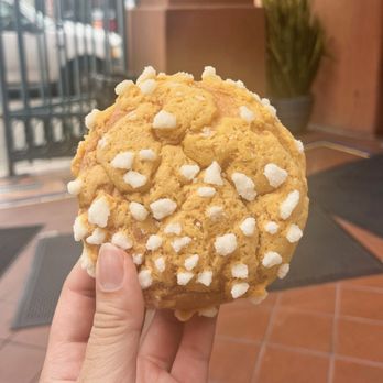 La Mascota Bakery - Conchas - Bakeries Near Me - Los Angeles, California