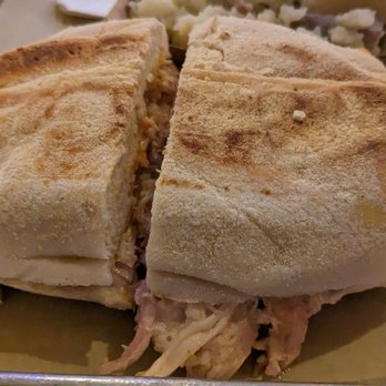 Maple Tree BBQ - Chicken sammie - Barbeque Near Me - Riverhead, New York
