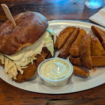 Big's Chicken - Fried chicken sandwich and jojos - Chicken Wings Near Me - Portland, Oregon