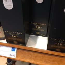 World of Whiskies - Lagavulin 16