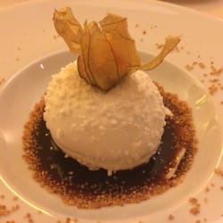 Da Lino - Dessert of Vanilla ice cream with mocha ice cream, caramel sauce, and ground nut--I'm not a dessert fan...but this is heavenly