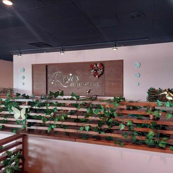 Rosie’s Breakfast Cafe - Dining area - Breakfast & Brunch Near Me - Fort Myers, Florida Rosie’s Breakfast Cafe - Dining area - Breakfast & Brunch Near Me - Fort Myers, Florida