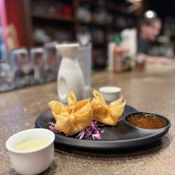 Lulu's Thai Noodle Shop - 4 Lunch Crab Rangoon's