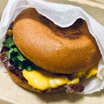 Shake Shack Midtown Tampa - Gluten-free burger - Burgers Near Me - Tampa, Florida Shake Shack Midtown Tampa - Gluten-free burger - Burgers Near Me - Tampa, Florida