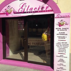 Le Glacier St Michel - Storefront in place St Michel