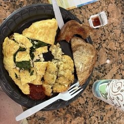 Sunset Cafe & Beach Bar - Spinach & feta omelette, hash brown & toast was very good.