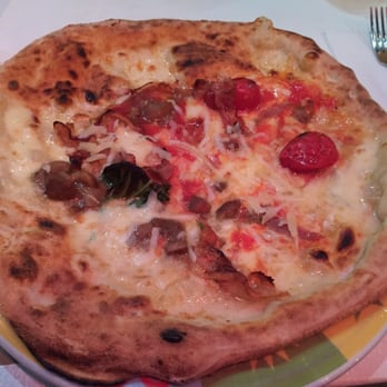 Rossopomodoro - Specialty pizza with bacon, mushrooms, and tomato - Napoletana Near Me - Venezia, VE Rossopomodoro - Specialty pizza with bacon, mushrooms, and tomato - Napoletana Near Me - Venezia, VE