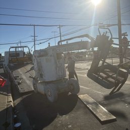 Unloading lift. Unloading lift.