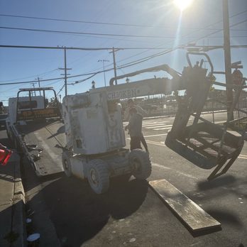 GD Towing - Unloading lift. - Towing Near Me - San Francisco, California GD Towing - Unloading lift. - Towing Near Me - San Francisco, California