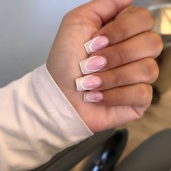 Phenomenails salon