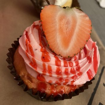 Smallcakes Steele Creek - Strawberry- moist and very strawberry forward. A tad artificial tasting. - Desserts Near Me - Charlotte, North Carolina Smallcakes Steele Creek - Strawberry- moist and very strawberry forward. A tad artificial tasting. - Desserts Near Me - Charlotte, North Carolina