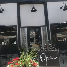 the outside of a restaurant