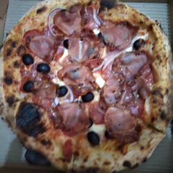 Napoli Wood Fired Pizzeria e Ristorante - Pizza