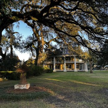 Houmas House and Gardens - Front of main house - Venues & Event Spaces Near Me - Darrow, Louisiana