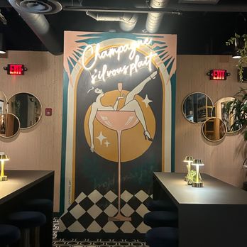 Flutes Champagne Bar - Wine Bars Near Me - Winter Park, Florida