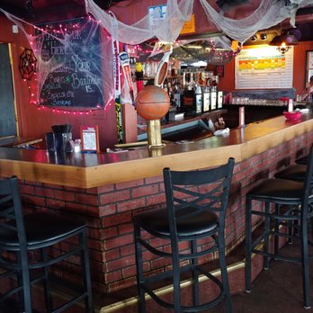 NEW HORIZONS SPORTS BAR - Updated January 2026 - 13 Photos - 214 S