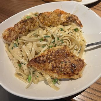 Outback Steakhouse - Queensland chicken and shrimp pasta - Steakhouses Near Me - Orlando, Florida Outback Steakhouse - Queensland chicken and shrimp pasta - Steakhouses Near Me - Orlando, Florida