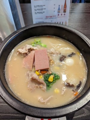 Sumo Ramen by null