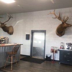 Alturas Tire Center - Beautiful inside to wait in when it was 95 degrees outside!