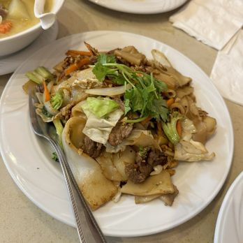 Thai Grindz & Laos Cusine - Pad See Ew - Thai Near Me - Honolulu, Hawaii Thai Grindz & Laos Cusine - Pad See Ew - Thai Near Me - Honolulu, Hawaii