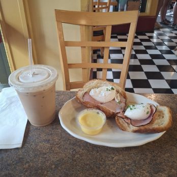 Goose Feathers Cafe & Bakery - Eggs Benedict, hollandaise sauce on side - Breakfast & Brunch Near Me - Savannah, Georgia