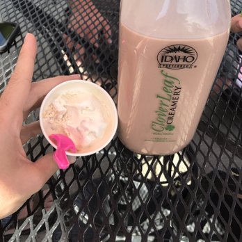Cloverleaf Creamery - Pralines and cream with chocolate milk - Ice Cream & Frozen Yogurt Near Me - Buhl, Idaho Cloverleaf Creamery - Pralines and cream with chocolate milk - Ice Cream & Frozen Yogurt Near Me - Buhl, Idaho