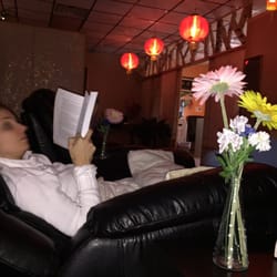 Red Lantern Foot Spa - Reading while getting foot massage