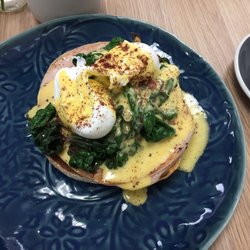 East Borough - Eggs benny with Ham