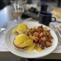 Mad Batter Restaurant & Bar - Eggs Benedict