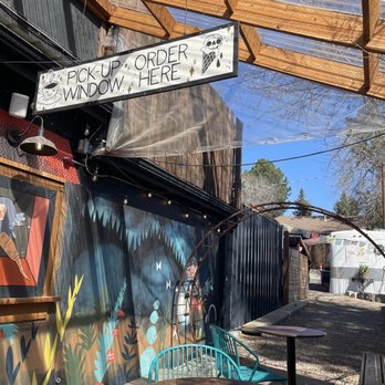 A Broken Angel - Dining area - Food Trucks Near Me - Bend, Oregon