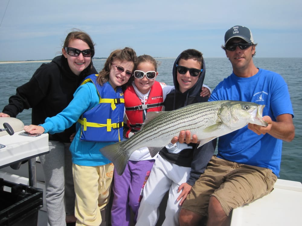 Monomoy Sportfishing Logo