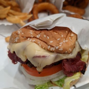 Classic Burger - Burgers Near Me - San Lorenzo, California Classic Burger - Burgers Near Me - San Lorenzo, California
