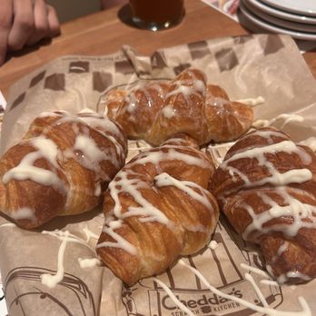 Cheddar's Scratch Kitchen - Honey Butter Croissants - American Near Me - Omaha, Nebraska