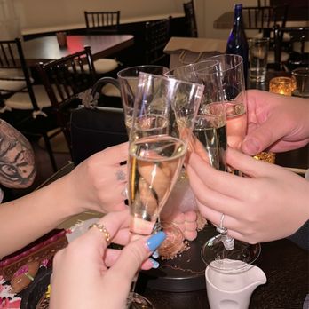 Masons Steakhouse - Complimentary Champagne toast to countdown NY - Steakhouses Near Me - Quincy, Massachusetts