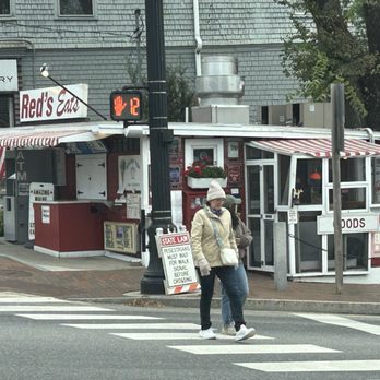 Red's Eats - Waiting for 11:30 am to open - Seafood Near Me - Wiscasset, Maine