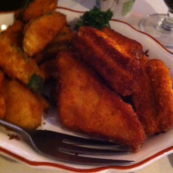 Charlotte's Web Inn - mozzarella toast and breaded zucchini - Italian Near Me - Dover, New Jersey Charlotte's Web Inn - mozzarella toast and breaded zucchini - Italian Near Me - Dover, New Jersey